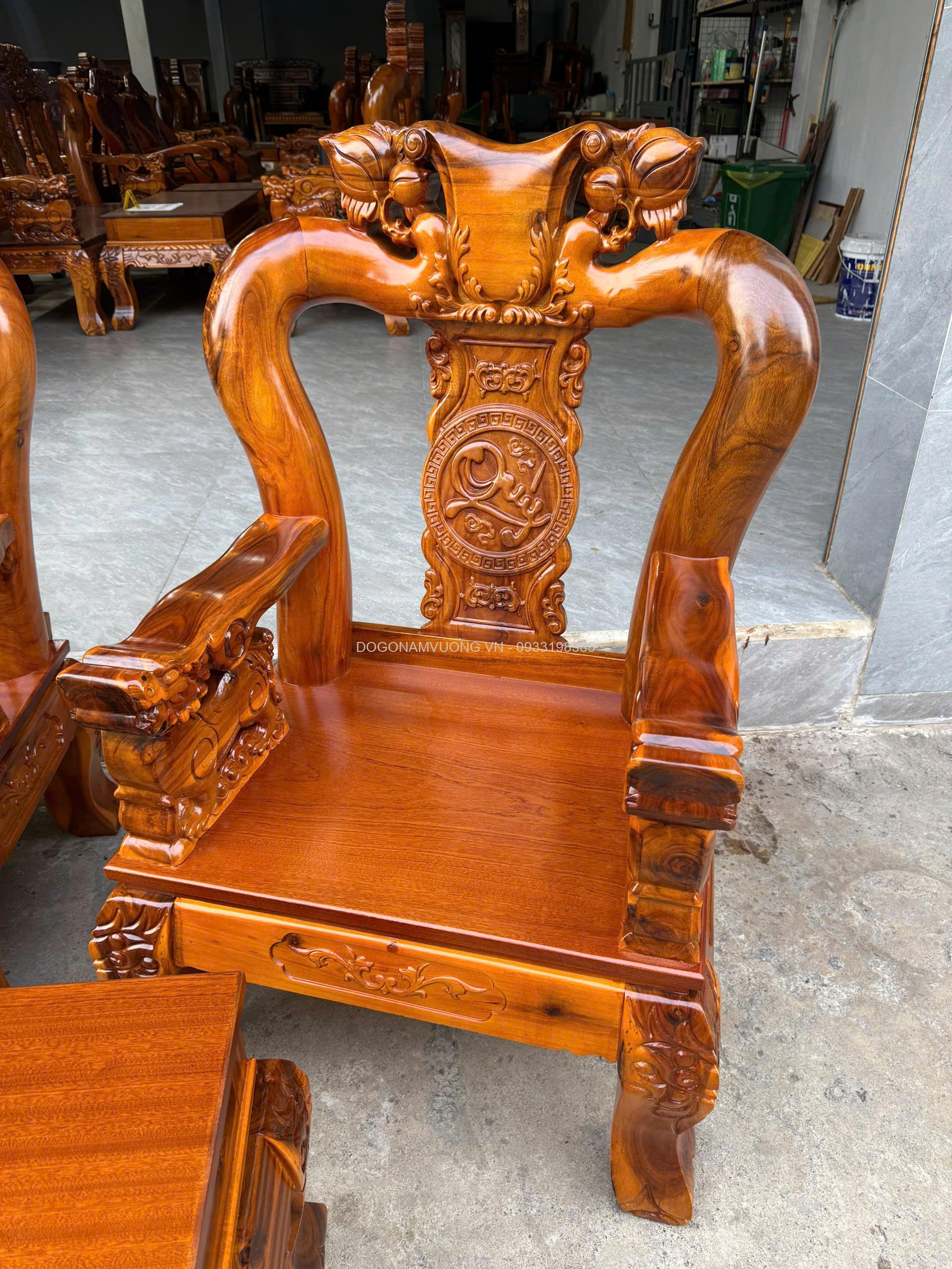 ghe-go-tay-12-minh-quoc-dao-go-xoan-dao